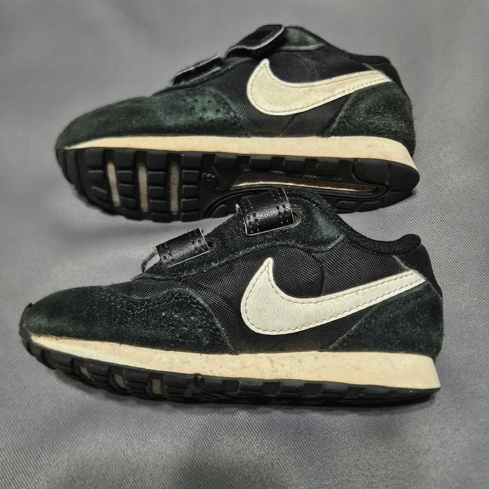 Nike MD Runner‎ Valiant Toddler size 7 Sneakers Black White Kids Shoes preppy